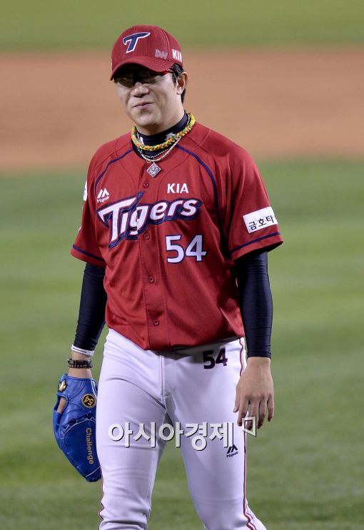 [포토]미소짓는 양현종, '승리 예감!'