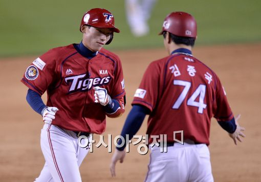 [포토]김호령, '저도 홈런 하나 쳤어요'