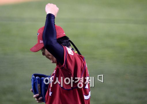 [포토]양현종, '완봉승에 주먹 불끈!'