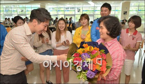 [포토]상명대 총학, 교내 환경미화원들에게 감사의 마음 전달