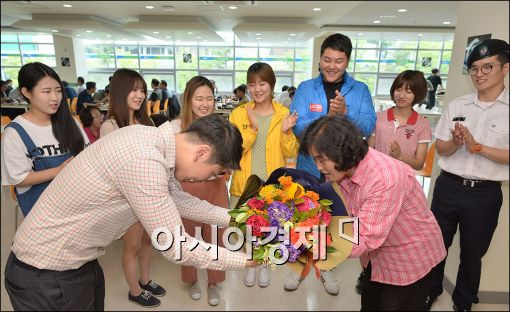 [포토]상명대 총학, 환경미화원들에게 감사의 마음 전달