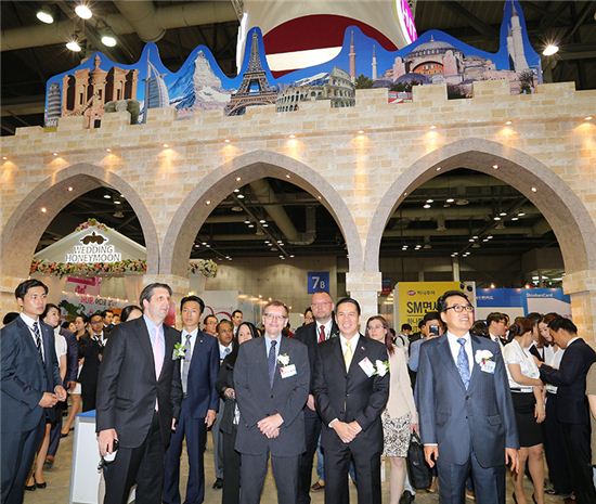 [포토]하나투어 여행박람회 둘러보는 리퍼트 대사