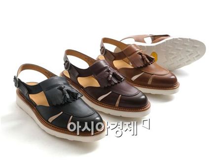 '아저씨 샌들' 옛말…산·도심을 누비는 샌들男 뜬다