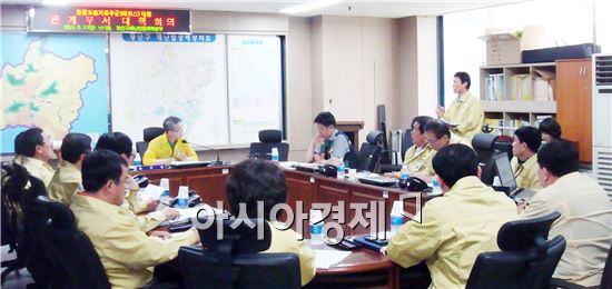 광주시 광산구가 7일 오전 민형배 광산구청장 주재로 긴급 간부회의를 열고, 민관합동 메르스(중동호흡기증후군, 이하 메르스) 예방과 확산방지를 위한 ‘광산구 비상방역대책본부’를 운영하기로 했다. 
