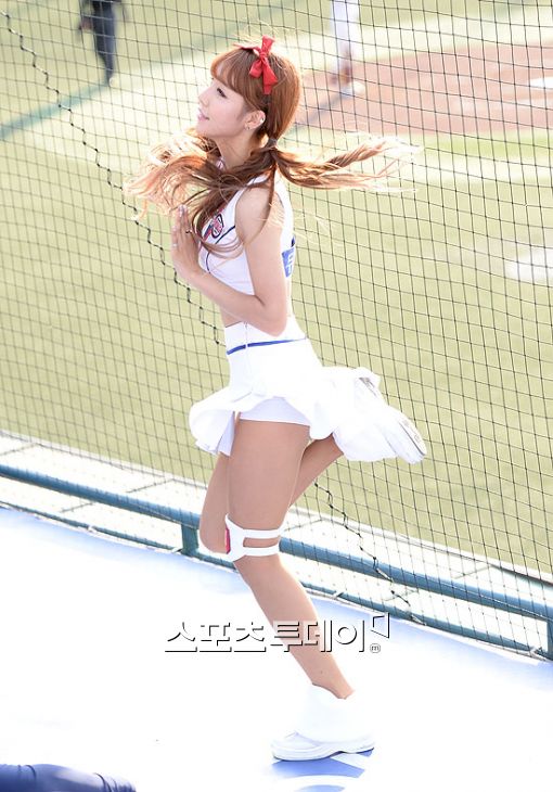 [포토] 두산 치어리더, 짧은 치마에 아찔한 속바지 노출!