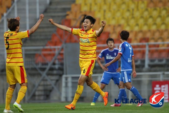 10명 싸운 광주, 수원 원정서 1-0 승…4위 도약(종합)