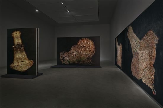 南작가 도안·北공예가 자수 협업…'단절 넘은 예술'