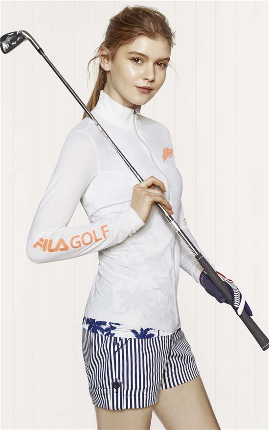 휠라 골프, 골프형 겸용 래쉬가드 출시