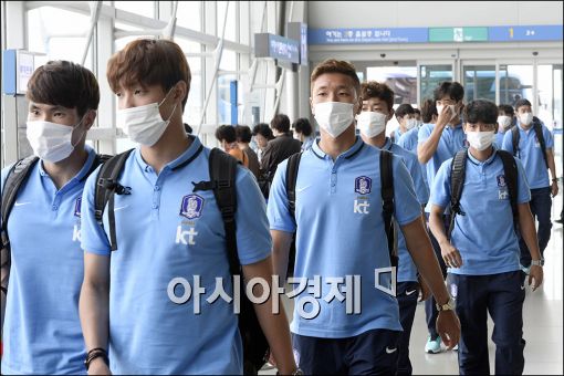 [포토]마스크 쓴 축구 대표팀