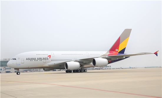 아시아나가 도입한 A380 4호기. 