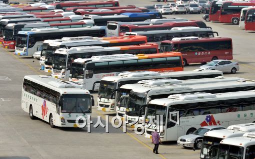 [포토]탄천주차장에 세워진 관광버스들