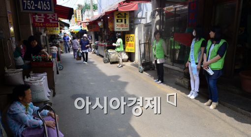 [포토]메르스 여파....한산한 모란시장
