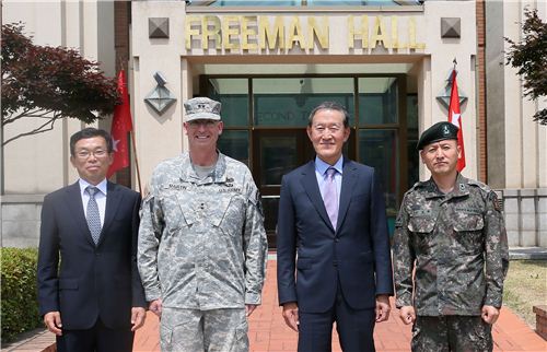 [포토]허창수 전경련 회장, '한국 배치 50주년' 미2사단 방문