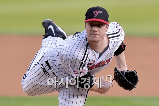 [포토]역투하는 LG 선발 루카스