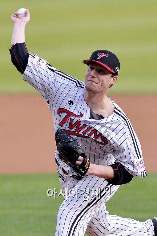 [포토]LG 선발 루카스의 역투