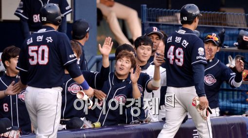 [포토]선취득점 성공한 두산