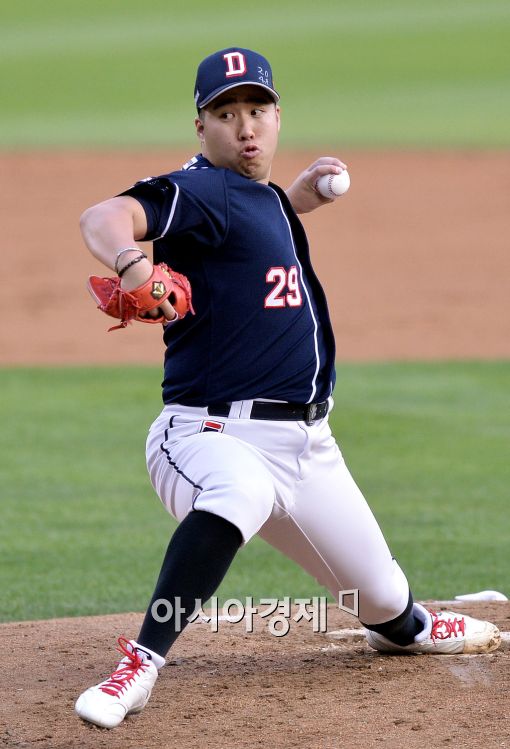 [포토]역투하는 두산 선발 유희관