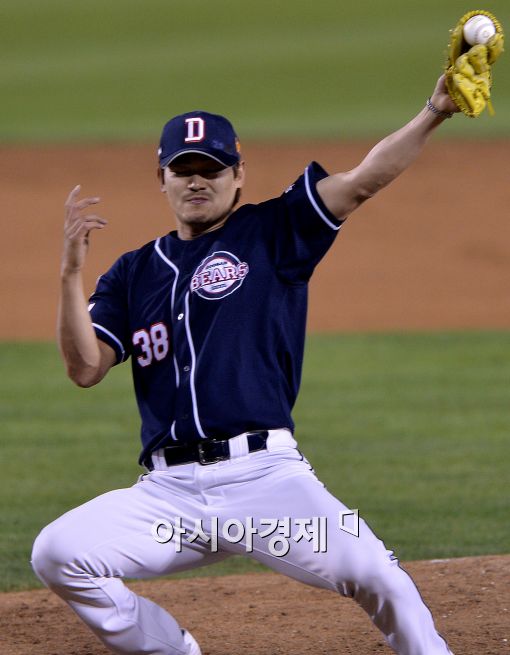 [포토]노경은, '경기 끝내는 아이스크림콘캐치'