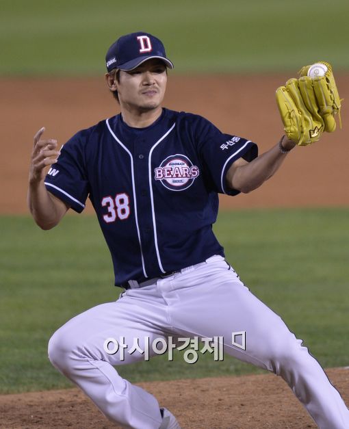 [포토]노경은, '경기 끝내는 아이스크림콘캐치'