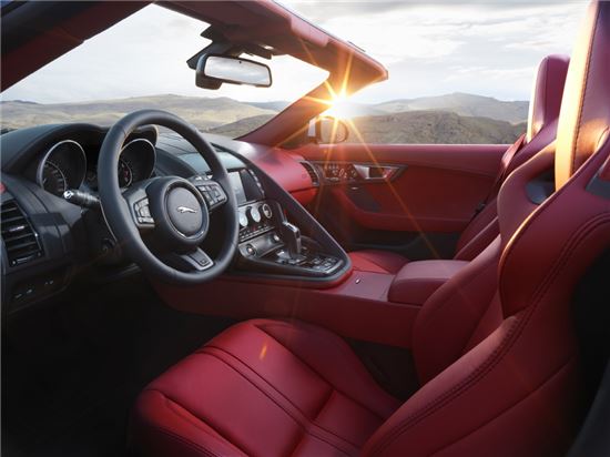재규어 F-TYPE R 컨버터블 AWD 인테리어