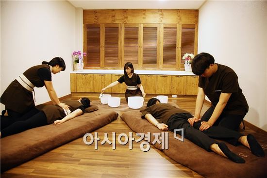 교육부의 지원을 받아 지방대학특성화사업(CK-Ⅰ)을 수행하고 있는 동신대학교 웰에이징-메디스파 창의인력양성사업단(단장 김계엽 물리치료학과 교수)이 지난 9일 최적의 실습시설인 ‘DS메디스파센터’를 개소하며 전문 인재 양성에 본격 돌입했다. 
