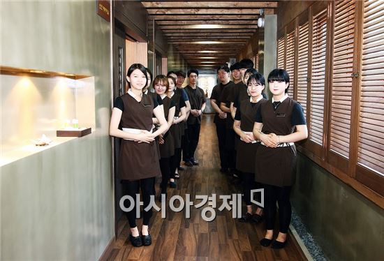 교육부의 지원을 받아 지방대학특성화사업(CK-Ⅰ)을 수행하고 있는 동신대학교 웰에이징-메디스파 창의인력양성사업단(단장 김계엽 물리치료학과 교수)이 지난 9일 최적의 실습시설인 ‘DS메디스파센터’를 개소하며 전문 인재 양성에 본격 돌입했다. 
