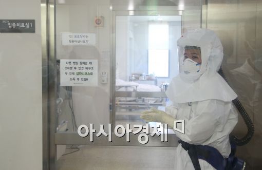 [포토]언론에 공개되는 서울시의료원 음압병실