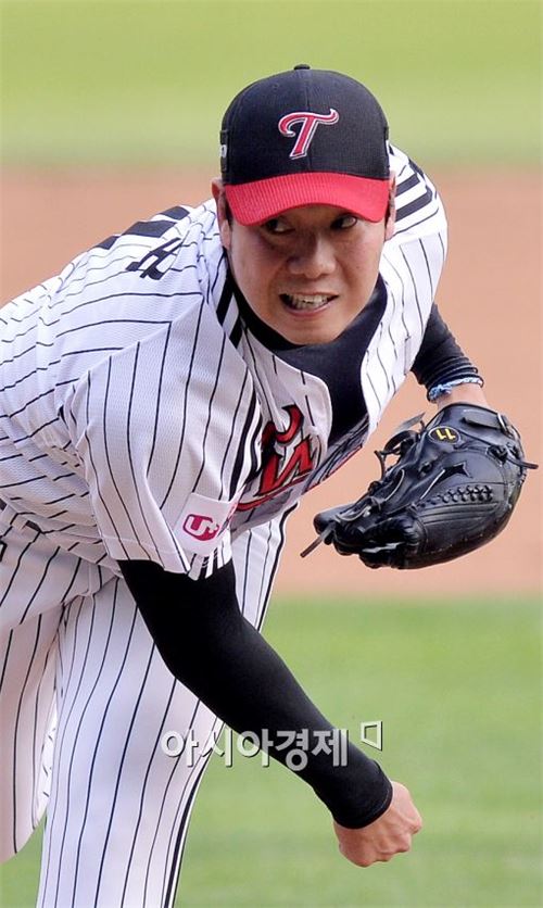 [포토]역투하는 LG 선발 류제국