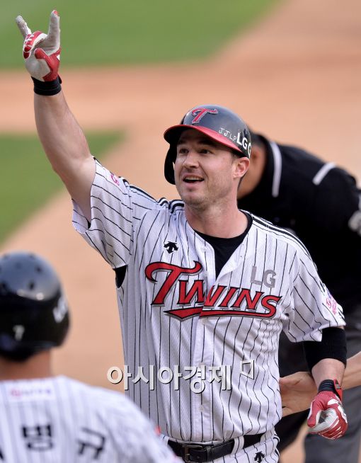 [포토]한나한, '가족 향한 스리런 세리머니'