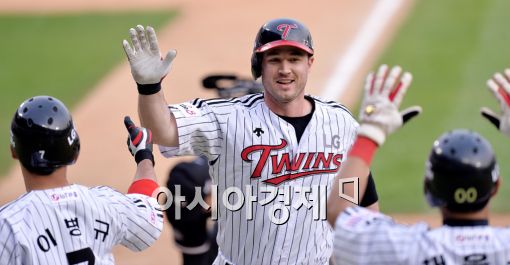 [포토]한나한, '화끈한 스리런으로 앞서간다! '