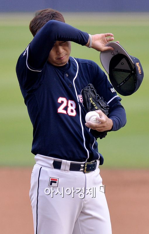 [포토]장원준, '초반부터 흔들리는 제구'