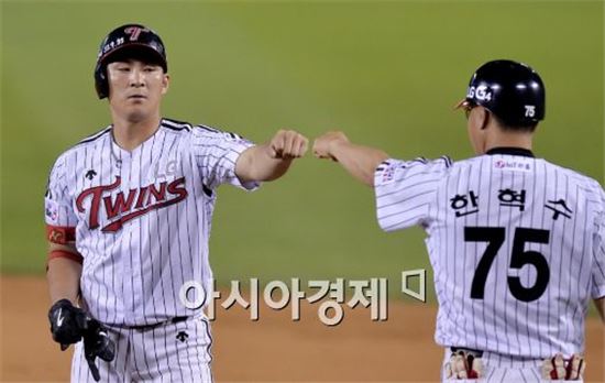 [포토]오지환, '쐐기 1타점 적시타!'