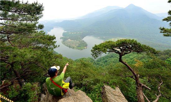[여행만리]한발한발 출렁길…산막이옛길을 가다