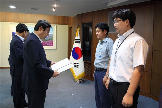 도봉구청 두 공무원, 네팔 지진 피해 상금 쾌척 화제 