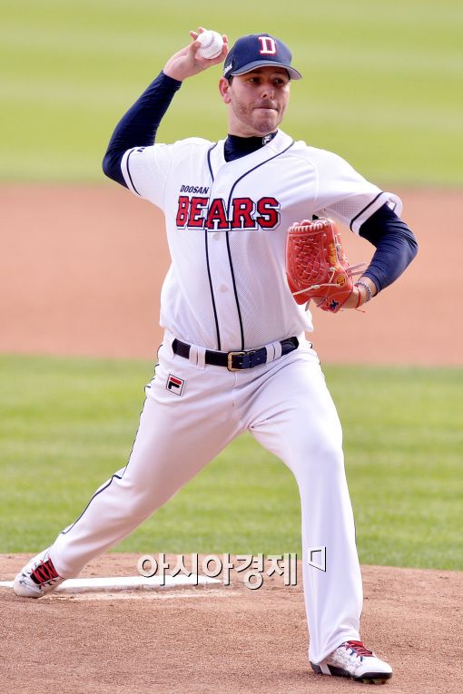 [포토]역투하는 두산 선발 마야
