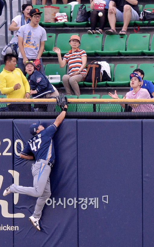 [포토]'홈런볼을 잡아라'
