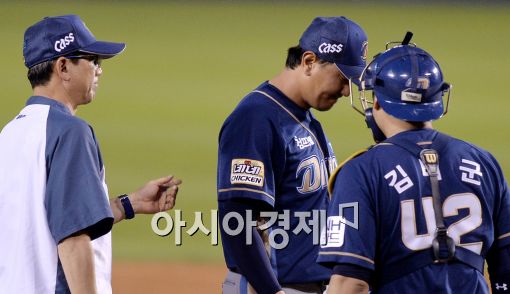 [포토]고개숙인 NC 선발 손민한