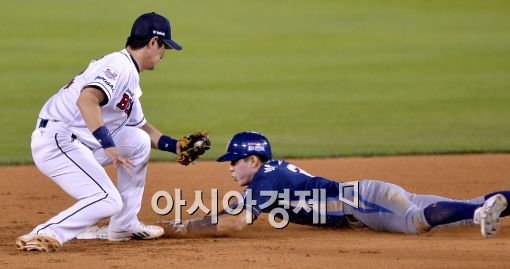 [포토]2루 훔치는 박민우, '내가 빨랐어'