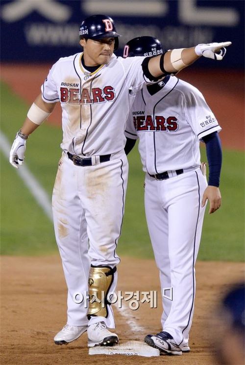 [포토]홍성흔, '오늘 팀 타점은 내가 다 낼게!'