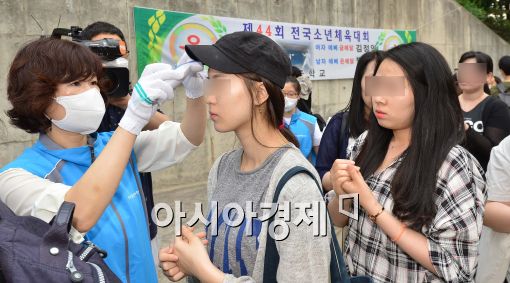 [포토]서울시공무원 임용시험....예외없는 발열검사