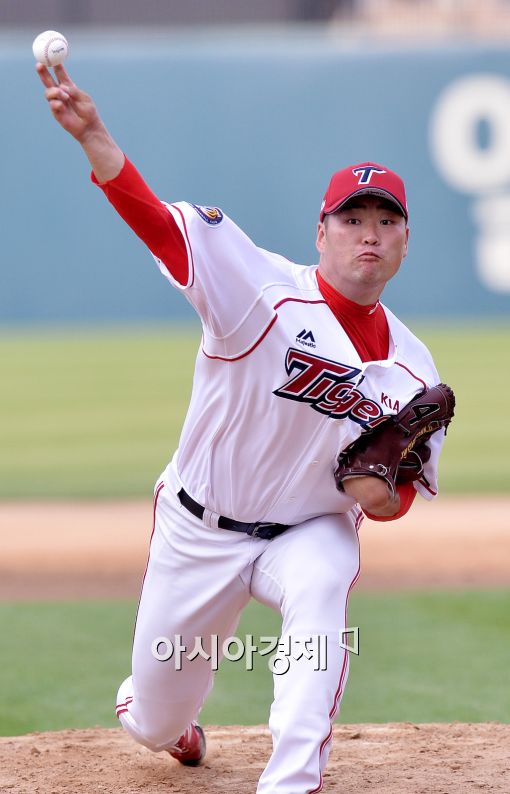 [포토]시즌 첫 선발 등판한 KIA 김진우