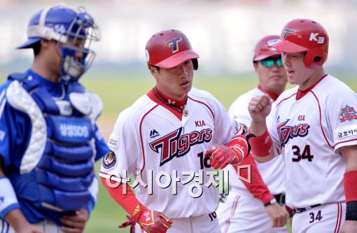 [포토]김주찬, '달아나는 투런 홈런'