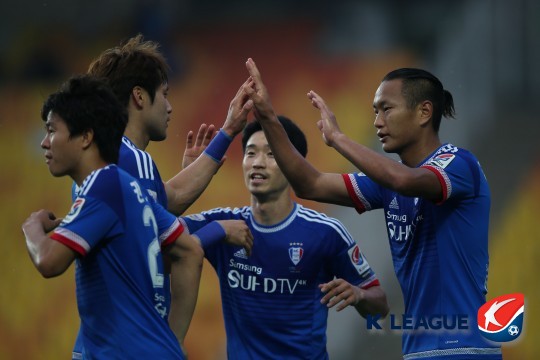 수원, 성남과 1-1 무승부…2위 복귀