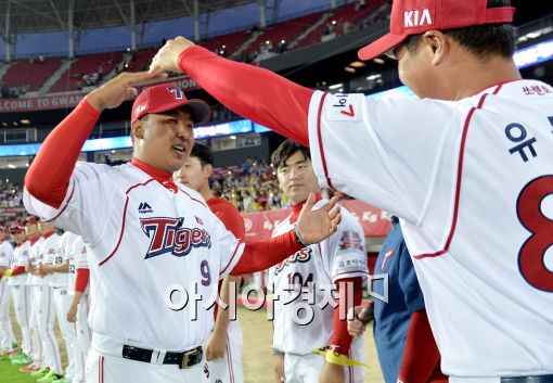 [포토]포옹하는 김상훈-유동훈 
