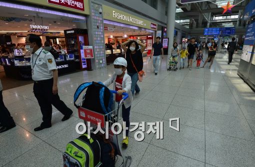 [흔들리는 면세강국⑥]인천공항 "임대료 인하 검토 안해" 입장 고수…공사 입만 보는 면세점