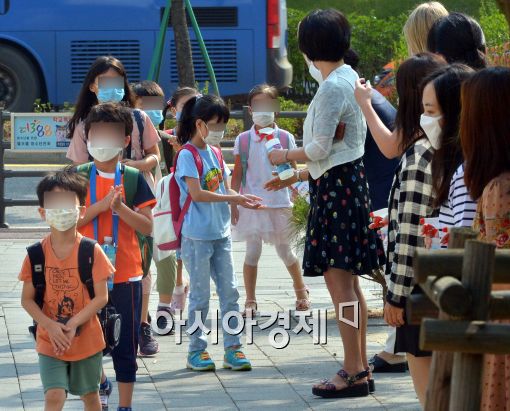 [포토]계속되는 메르스 공포....다시 등교하는 어린이들