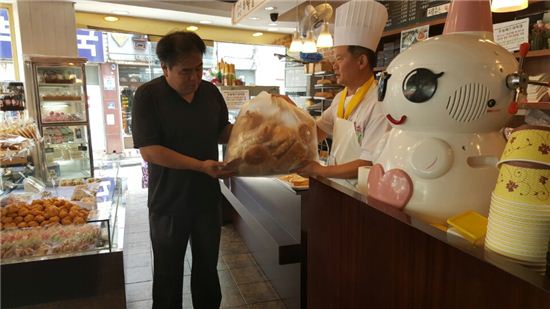 금천구 독산동 프랑세즈 매월 90만원 상당 빵 후원