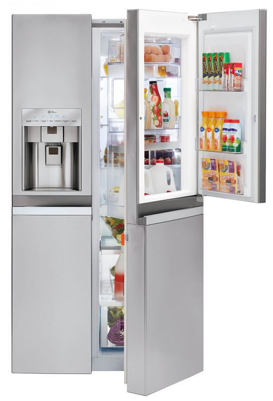 LG전자가 미국의 기업 간 거래(B2B)전문 매체인 '어플라이언스 디자인(Appliance Design)'이 발표한 '우수 디자인 2015(Excellence In Design 2015)'에서 금상2개와 은상2개를 받았다. 사진은 금상을 수상한 LG 양문형 냉장고 제품. (사진제공 : LG전자)