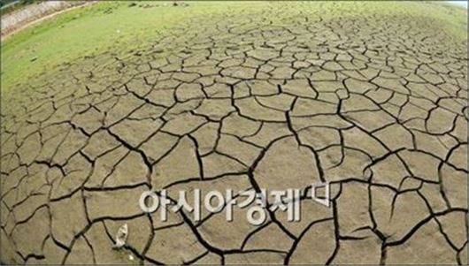 [포토]'최악의 가뭄'..바닥을 드러낸 저수지