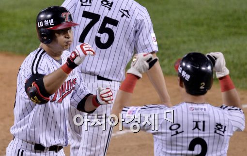 [포토]박용택, '추격의 스리런!'